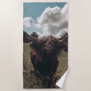 Black highland Scottish cow grazing vintage retro Beach Towel