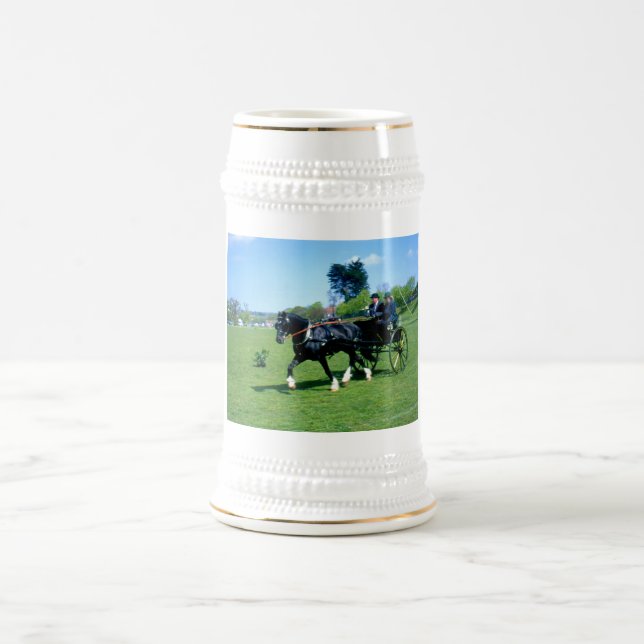 Black horse and trap beer stein (Center)