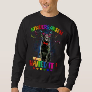 Black Lab Graduation Class Of 22 Kindergarten Nail Sweatshirt