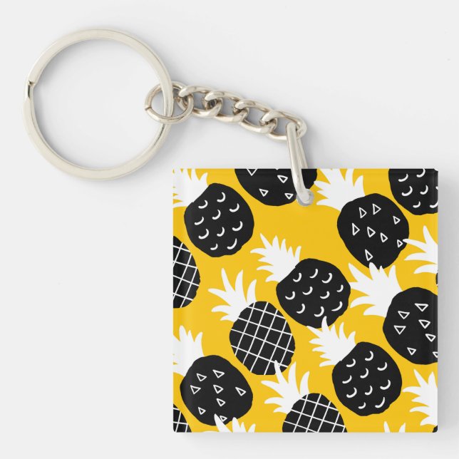 Black pineapples keychain (Front)