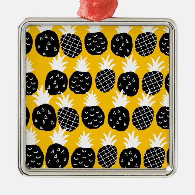 Black pineapples metal ornament (Front)