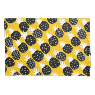 Black pineapples pillowcase