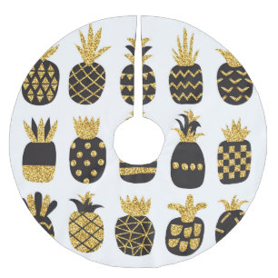 Black Pineapples: Unique Textured Set Brushed Polyester Tree Skirt