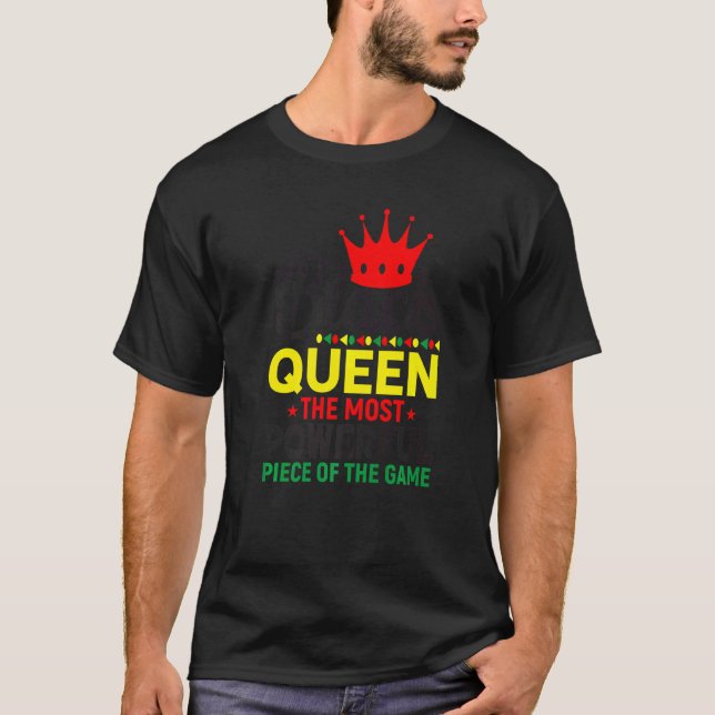 Black Queen Chess Gaming Quote Gamer Pun Text T-Shirt (Front)