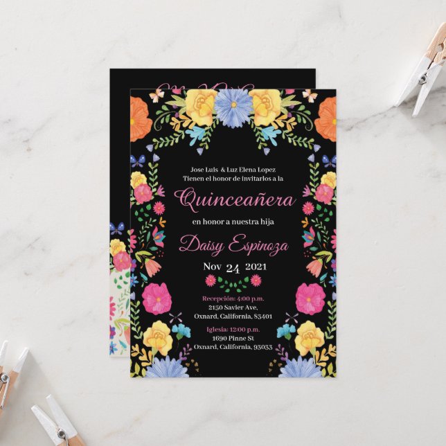 Black Quinceañera Invitation multi color, flowers (Devant/Arrière en situation)