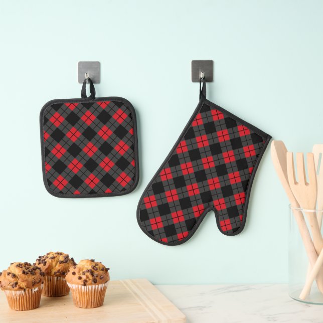 Black Red Plaid Check Pattern Oven Mitt & Pot Holder Set (Insitu(Hanging))