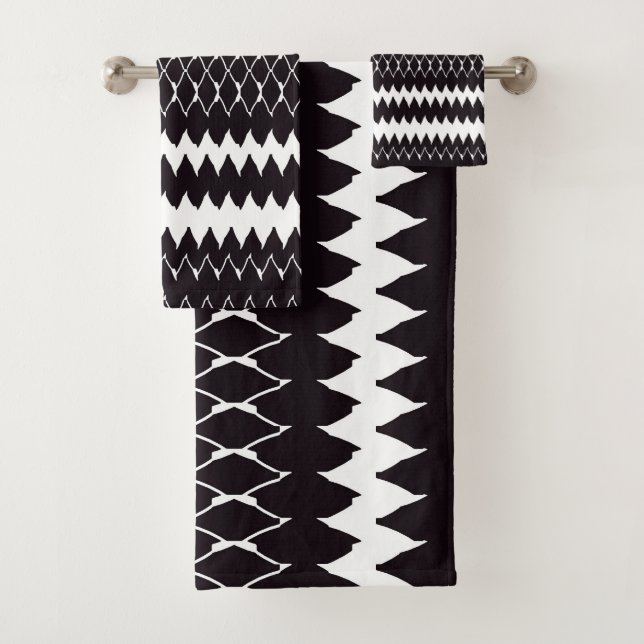 Black White Chevron Pattern Bath Towel Set (Insitu)