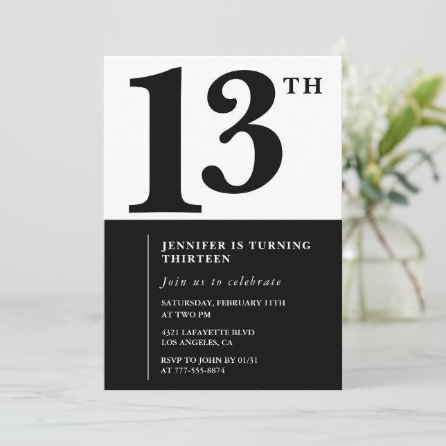 Black White Girl 13e anniversaire invitation Simpl (Debout devant)