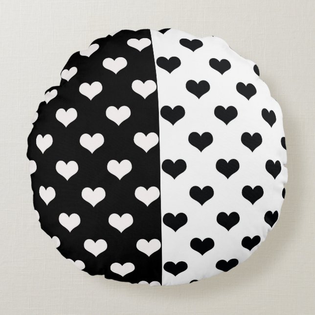 Black White Love Heart Pattern Round Pillow (Front)