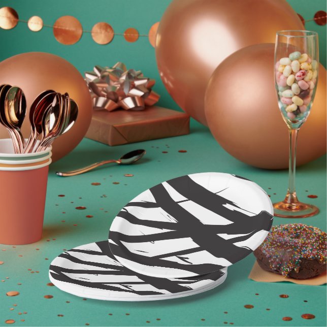 Black & White Modern Abstract Art Line Decorative Paper Plate (Multi)