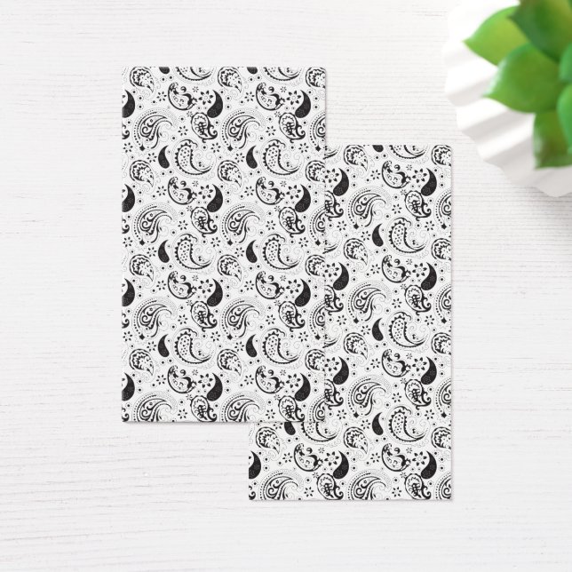 Black & White Paisley Pattern –Elegant Textile Art (Bureau)