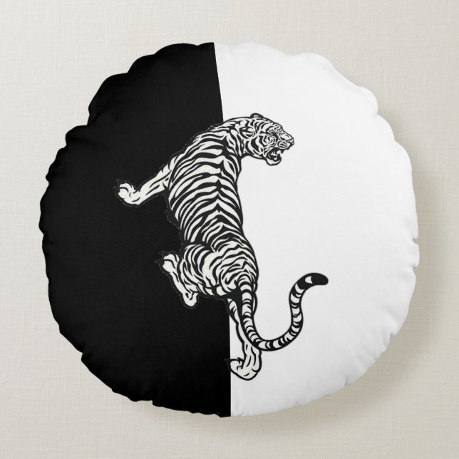 Black White Tiger  Round Pillow (Front)