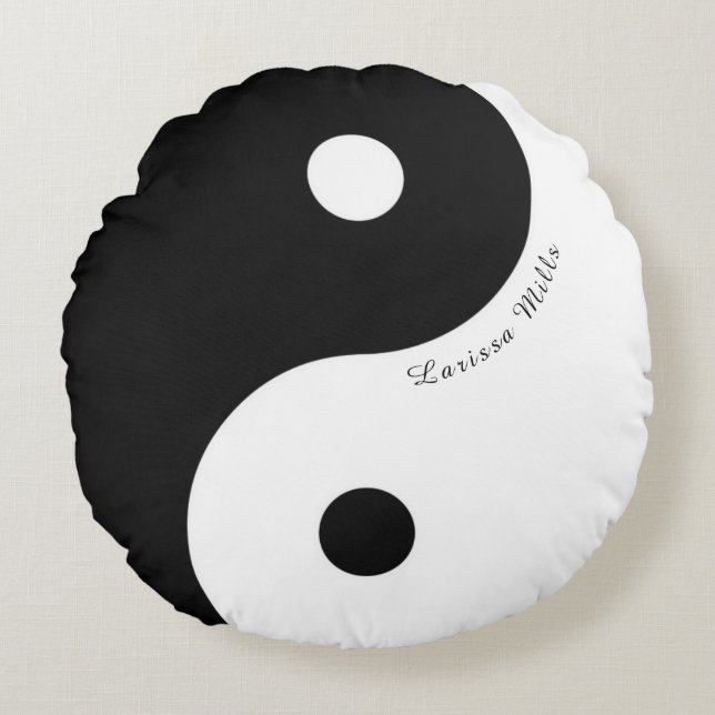 black/white zen Yin-Yang symbol with name Round Pillow (Front)
