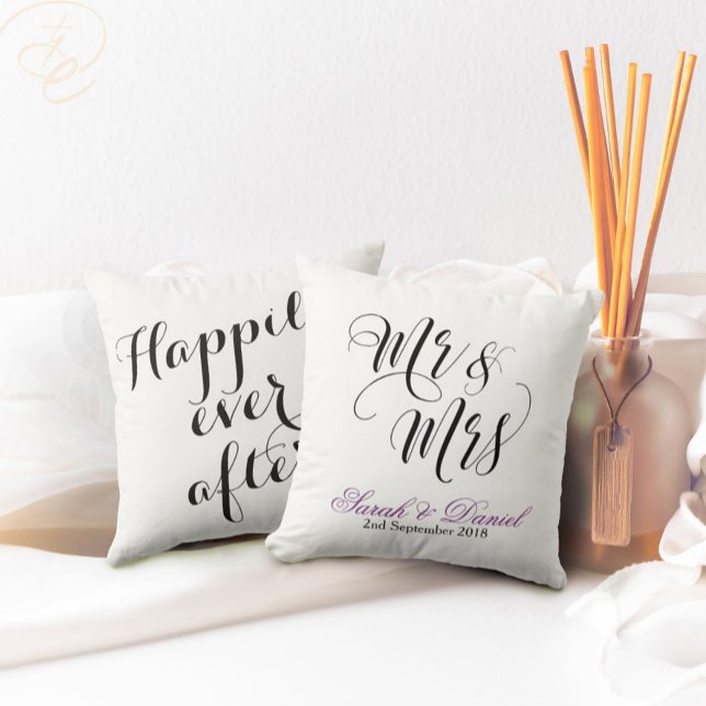 Blanc Noir M & Mme Mariage Coussin Keepsaké Cadeau (Mr and Mrs wedding keepsake pillow, happily ever after design By TheDesignsEnchanted)