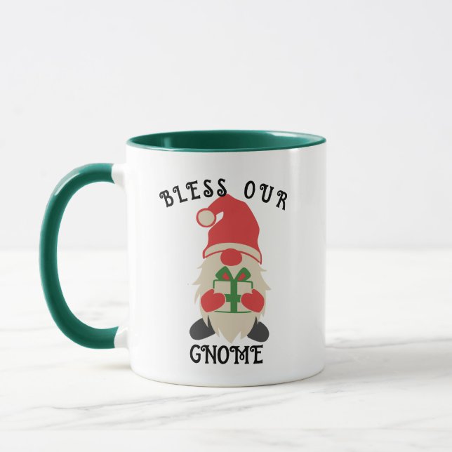 Bless Our Gnome Christmas Mug - Cadeau Personnalis (Gauche)