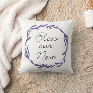 Bless Our Nest Coussin de Jeté à Couronne