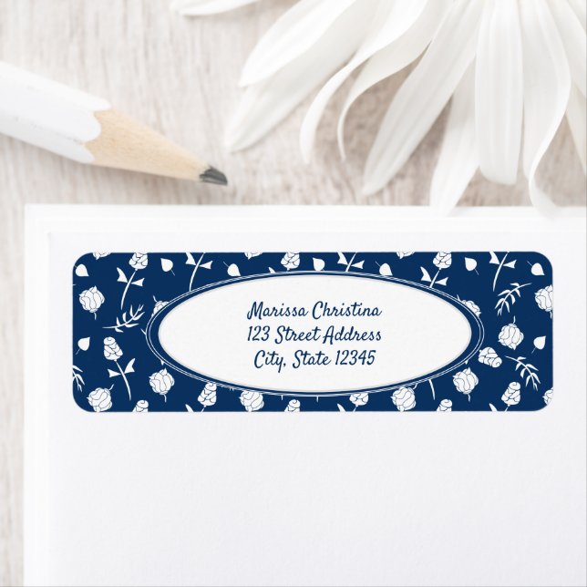 Bleu clair et blanc Étiquette à motifs floraux (En situation)