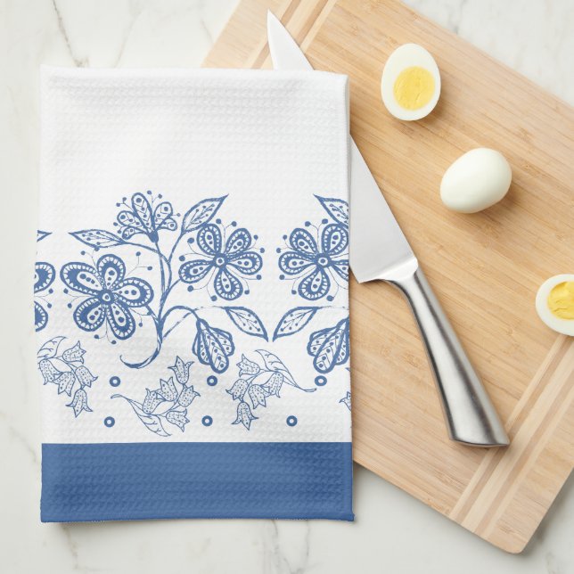 Bleu d'indigo sur la serviette de cuisine florale (Quart Plié)