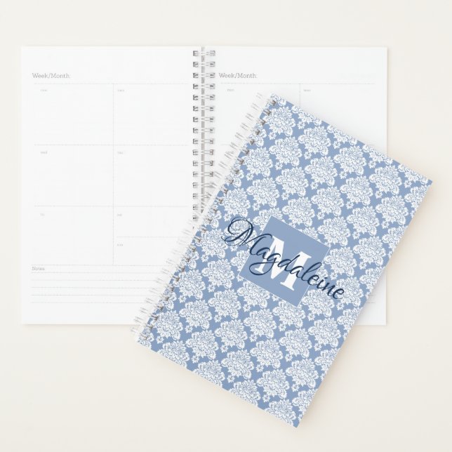 Bleu Poussiéreux & Blanc Damassé Brodé Monogramme  (Devant avec enveloppe)