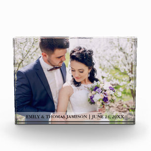 Bloc nommé de photo de date de jeune mariée et de