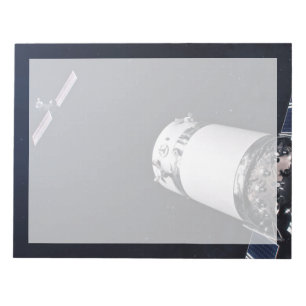 Bloc-note Dragon Xl Spacecraft S'Approche D'Une Passerelle L