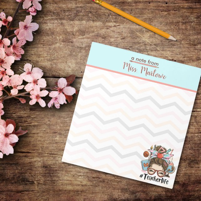 Bloc-note Enseignant Vie Chevron Appréciation Cadeau personn (Grab this "Teacher Life" Chevron personalized notepad for your favorite teacher in your life. )