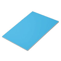 fond bleu avec chat noir et blanc sur
