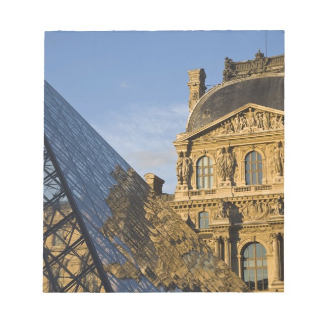Bloc-note France, Paris, le musée du Louvre et la Pyramide, (Devant)