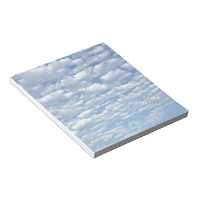 Bloc-note Nuages de Puffy sur le magnifique ciel bleu (Incliné)