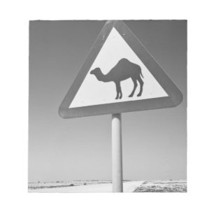 Bloc-note Qatar, Al Zubarah. Panneau de signalisation de pas
