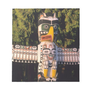Bloc-note Un mât totem à Vancouver, Canada.
