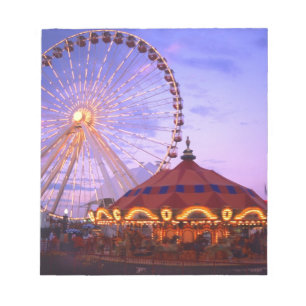 Bloc-note Une grande roue et un carrousel au Navy Pier de