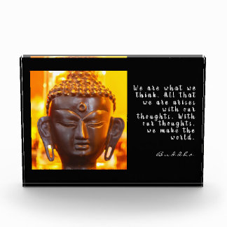 Bloc Photo Buddha Head Statue and Quote