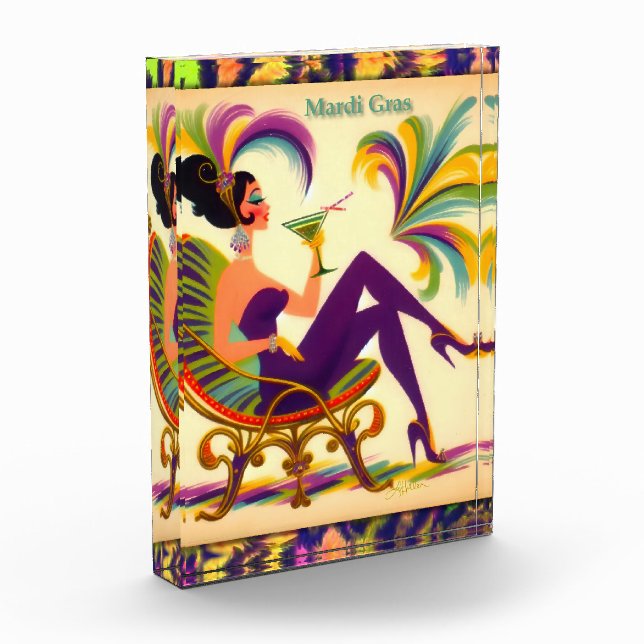 Bloc Photo Mardi Gras Femme Au Milieu Du Siècle Avec Martini (Gauche)