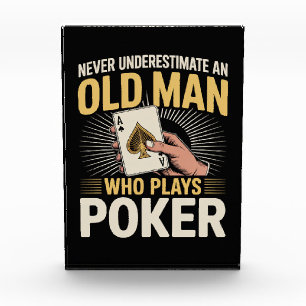 Bloc Photo Ne sous-estimez jamais la carte de poker du vieil