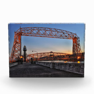 Bloc Photo Pont de levage aérien et phare Duluth Minnesota