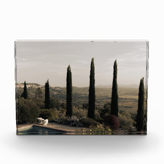 Bloc Photo Tuscan landscape hidden behind cypresses (2024)