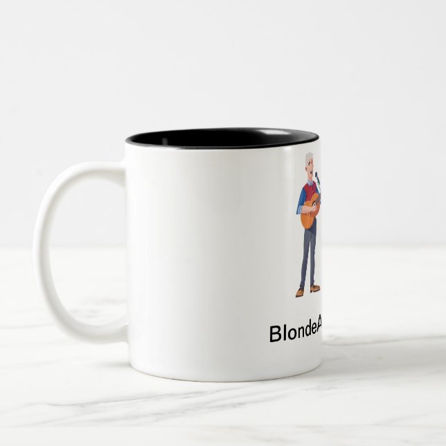Blonde et mug gris (Gauche)