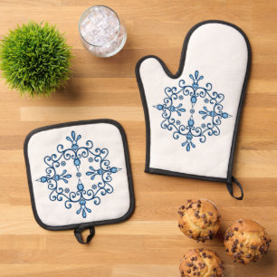 Blue and white birds scroll pattern oven mitt & pot holder set