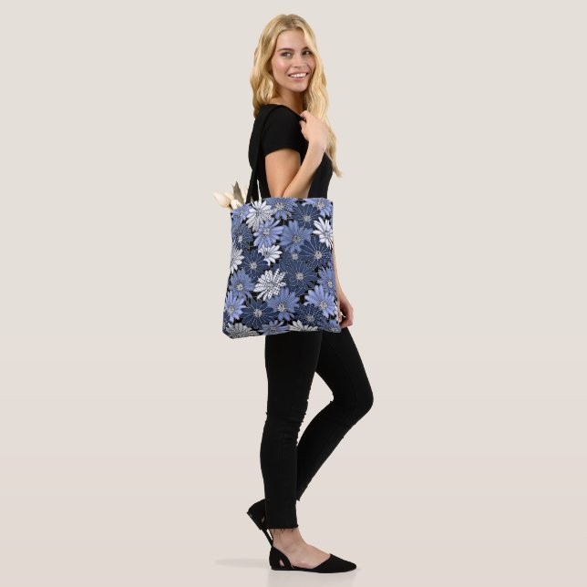 Blue and White Daisy Pattern Tote Bag (On Model)