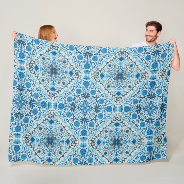 Blue floral tiles fleece blanket (In Situ)