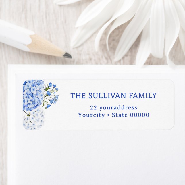 Blue hydrangea return address label (En situation)