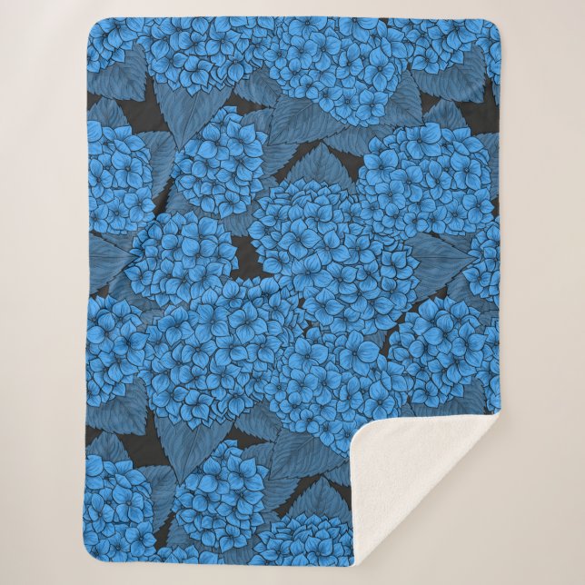 Blue hydrangea sherpa blanket (Front)