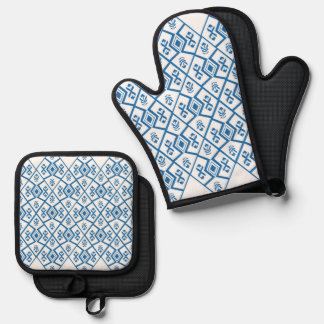 Blue Isan ikat fabric pattern Oven Mitt & Pot Holder Set