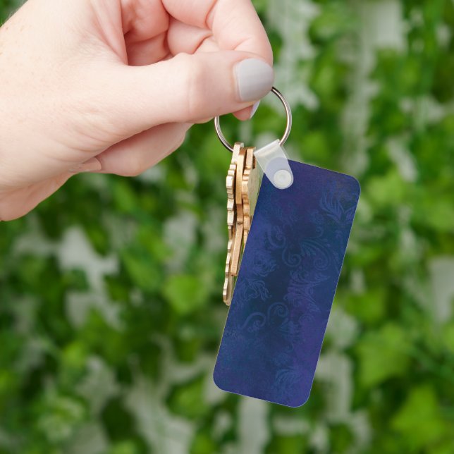 blue keychain (Hand)