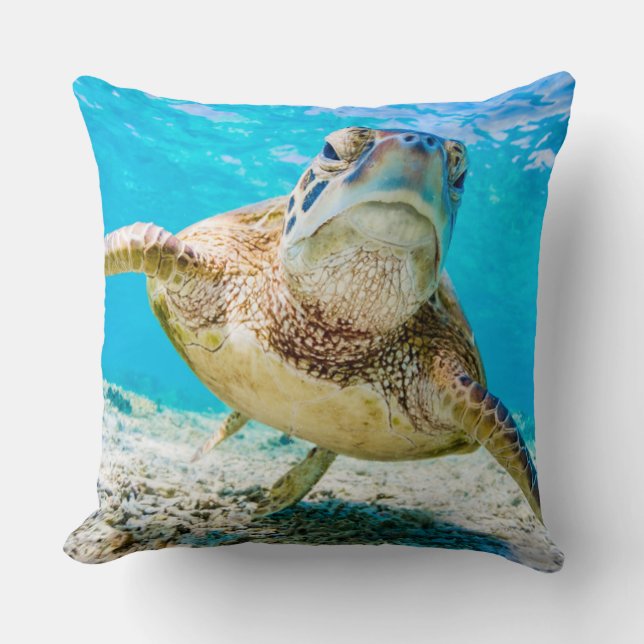 Blue ocean sea turtle face front throw pillow (Front)
