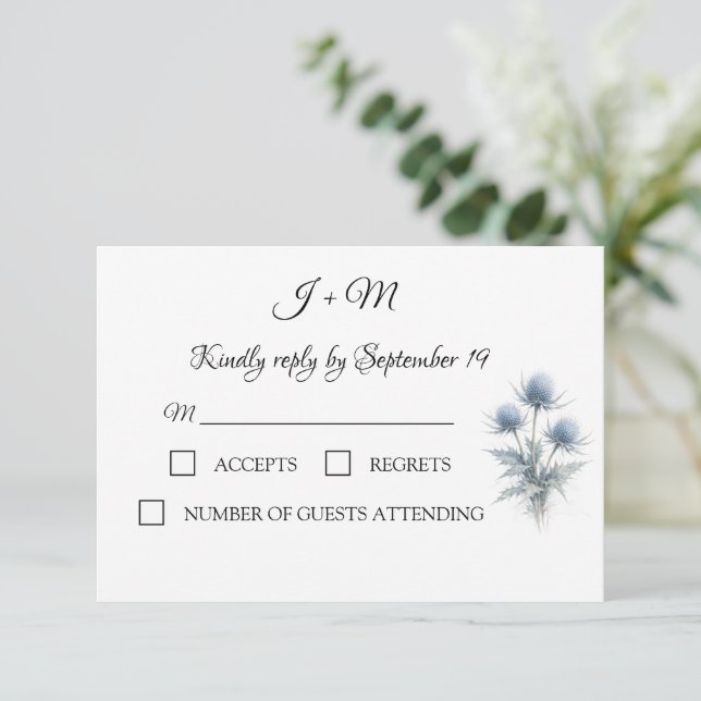 Blue Thistle Scottish Simple Wedding RSVP (Debout devant)