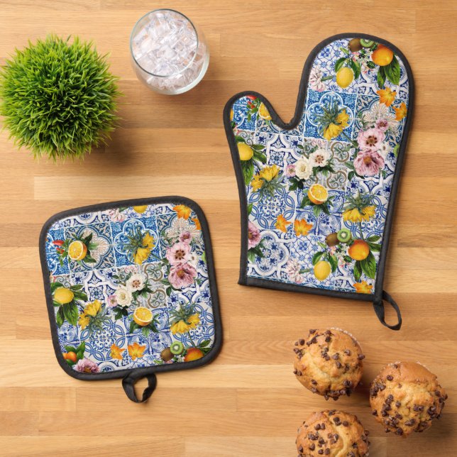 Blue tiles Mediterranean Floral  Oven Mitt & Pot Holder Set (Top Down)