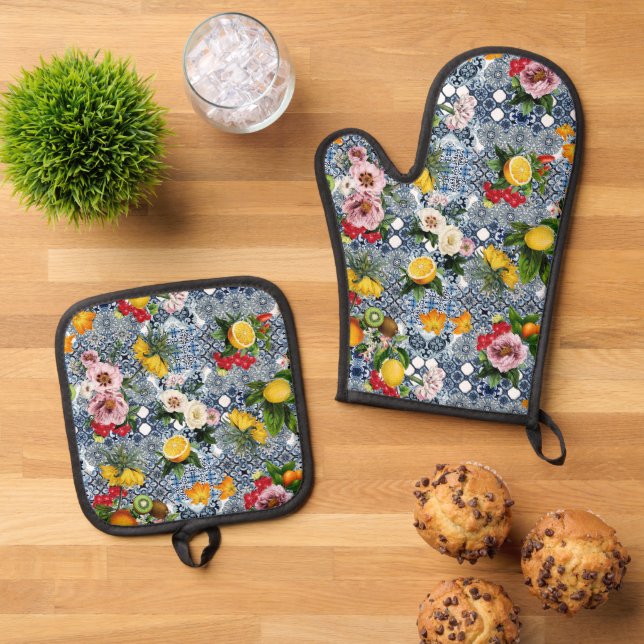 Blue tiles Mediterranean Floral  Oven Mitt & Pot Holder Set (Top Down)