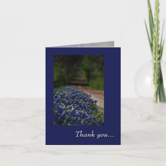 Bluebonnets et un carte de remerciements de route